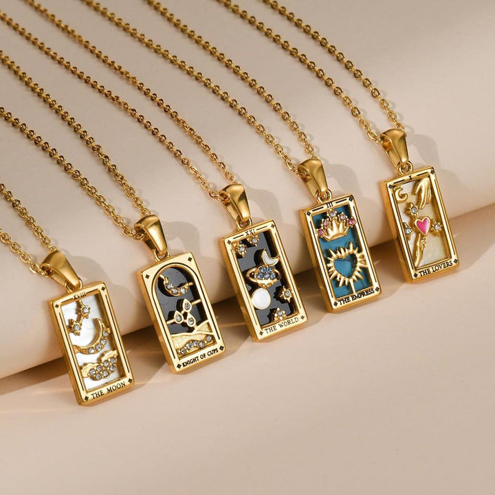 Collar con el signo del tarot "Sol, Amantes, Estrella y Luna" de Olivenorma