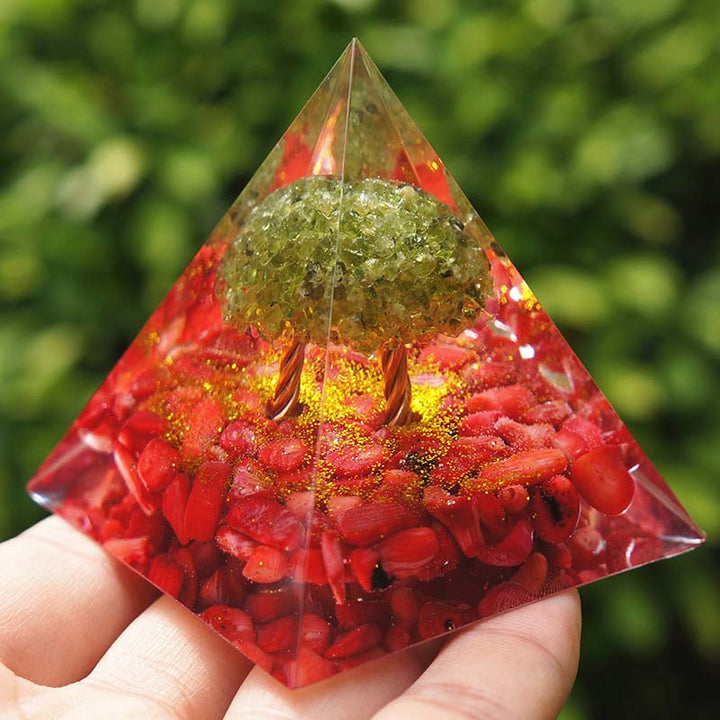 Pirámide de orgón del árbol de la vida de peridoto de Olivenorma con coral rojo