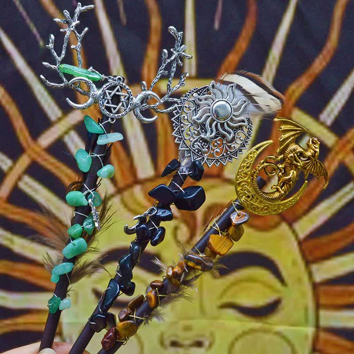 Varitas de cristal con plumas y luna de hadas naturales de Olivenorma