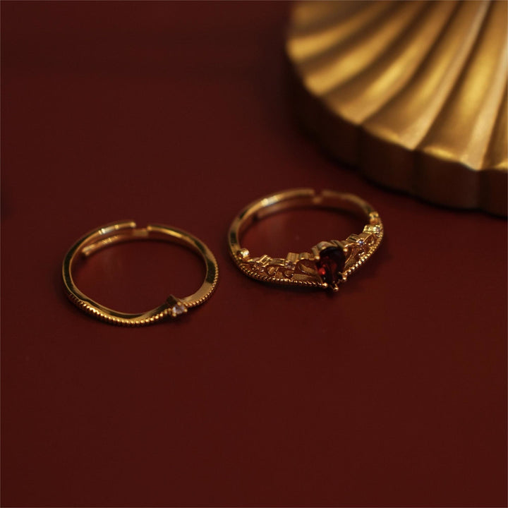 Juego de anillos ajustables apilables con corona de granate rojo de Olivenorma