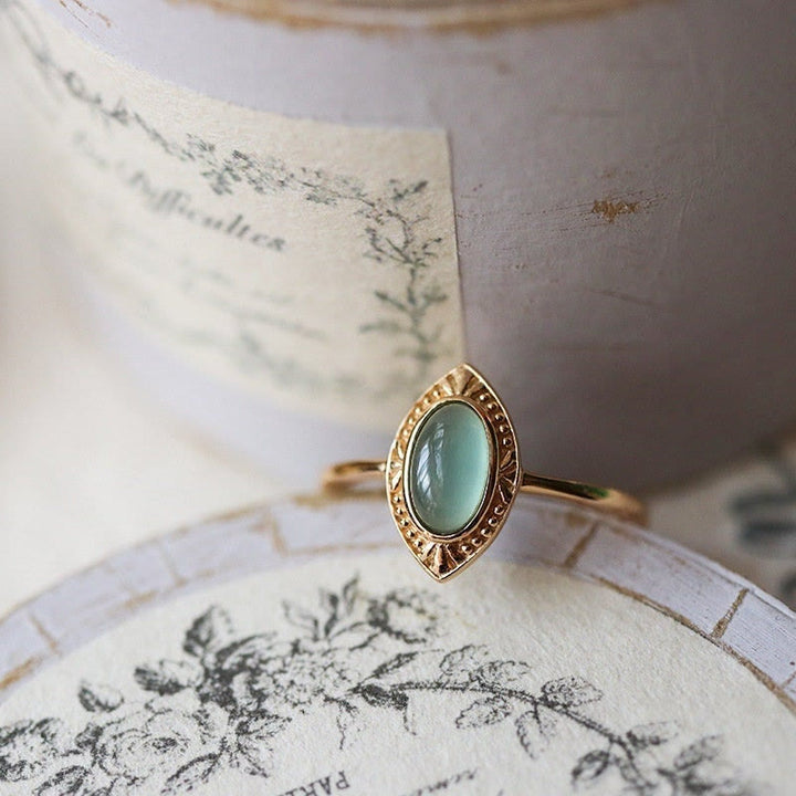Anillo ajustable con encaje ovalado y peridoto natural de Olivenorma