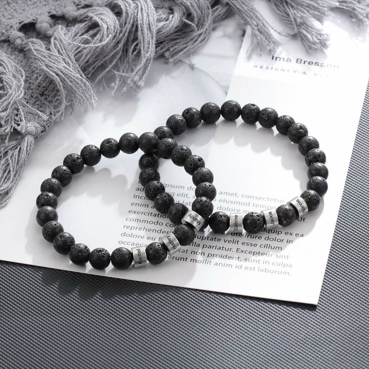 Pulsera de hombre personalizada con cuentas grabadas en piedra natural de Olivenorma