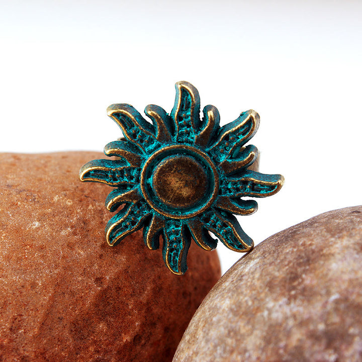 Anillo de bronce exótico gótico con sol verde oscuro de Olivenorma 