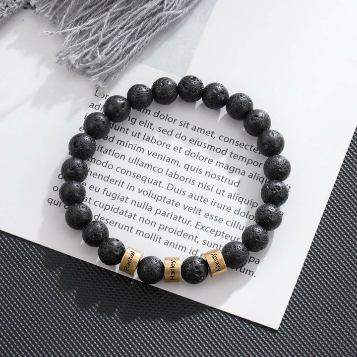 Pulsera de hombre personalizada con cuentas grabadas en piedra natural de Olivenorma