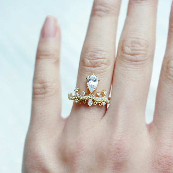 Anillo de compromiso de lujo con corona de circonitas de Olivenorma 