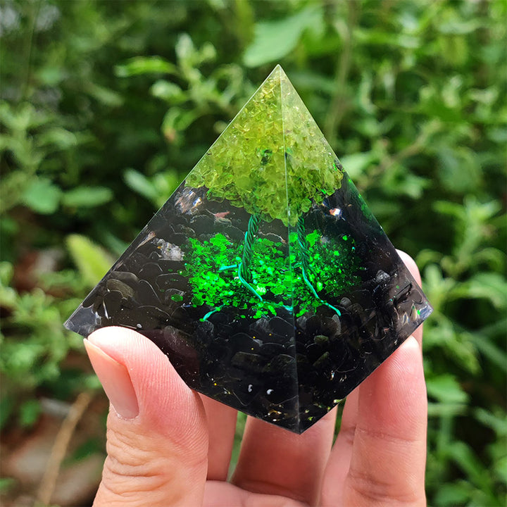 Pirámide de orgón de la suerte de obsidiana de Olivenorma con peridoto