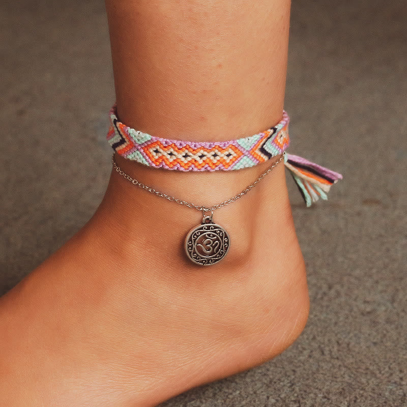 Pulsera tobillera con colgante OM de cuerda de algodón tejida a mano de Olivenorma