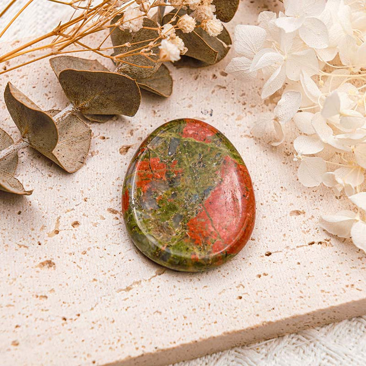 Piedra curativa para la preocupación del pulgar de unakita de Olivenorma