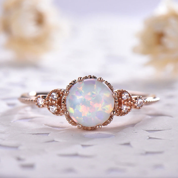 Anillo de piedra lunar redondo con ópalo y circonita blanca de Olivenorma 