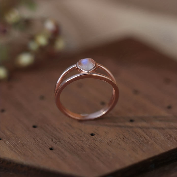 Anillo de plata 925 con forma de corazón y piedra lunar natural de Olivenorma 