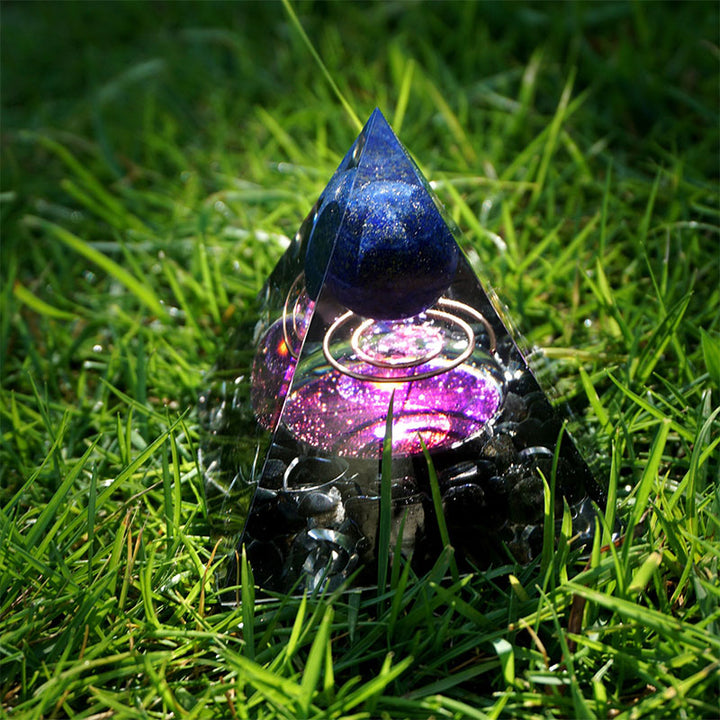 Esfera de lapislázuli de Olivenorma con pirámide de orgón de obsidiana
