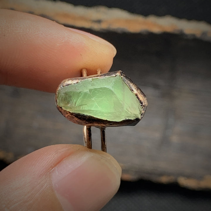 Anillo ajustable con doce piedras de nacimiento de piedra irregular natural en bruto de Olivenorma 
