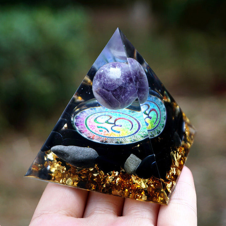 Pirámide de orgón con símbolo OM de amatista natural y obsidiana de Olivenorma