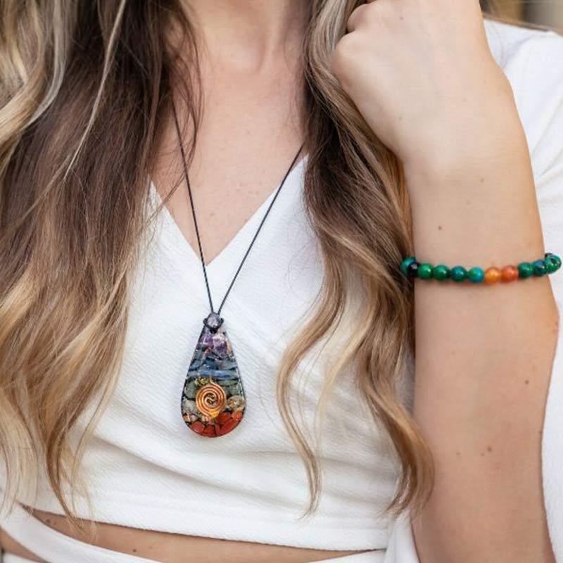 Collar de orgón curativo arcoíris con chakras de Olivenorma