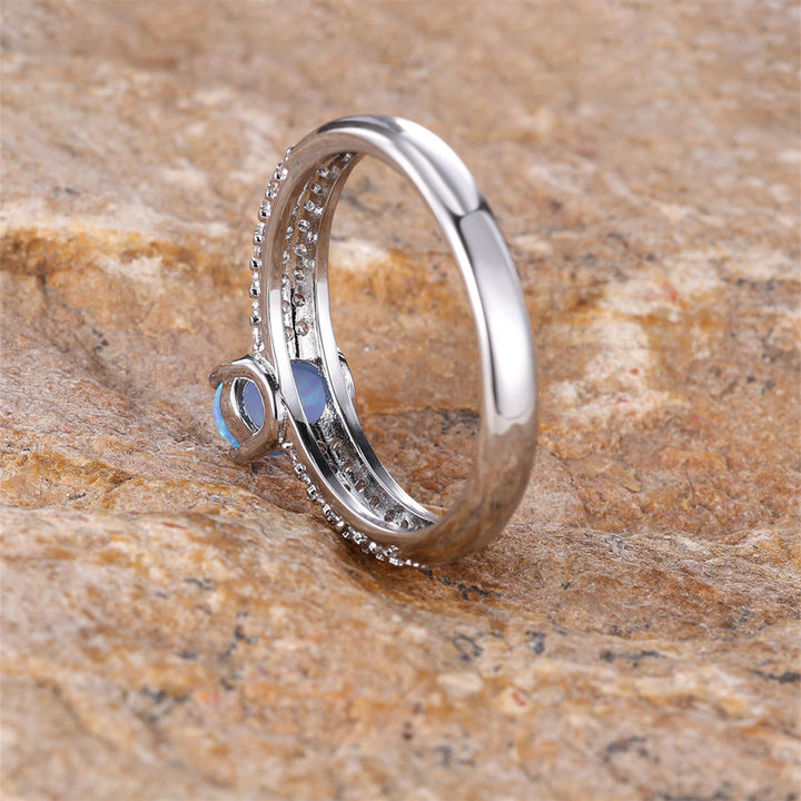 Anillo con borde de circonita y ópalo redondo "Shiny Elegance" de Olivenorma