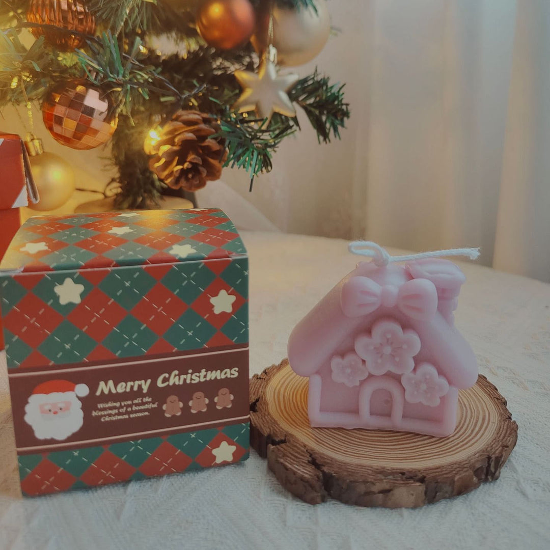 Vela con forma de calcetín navideño hecha con ovillo de lana y guante grabado de Olivenorma 