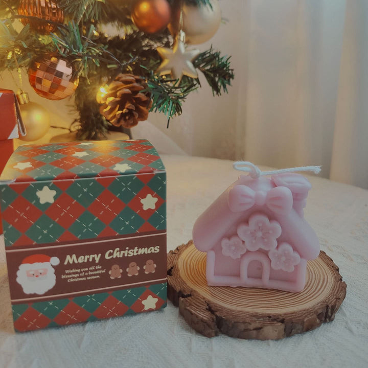 Vela con forma de calcetín navideño hecha con ovillo de lana y guante grabado de Olivenorma 