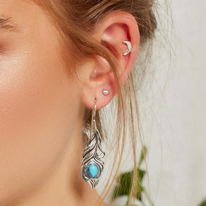 Pendientes bohemios con plumas de pavo real turquesas recortadas de Olivenorma