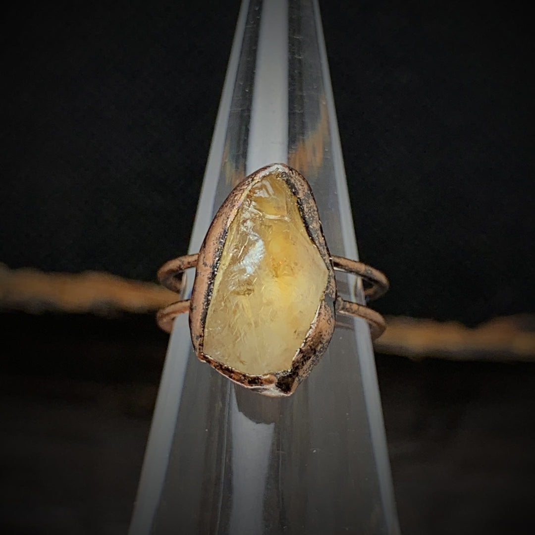 Anillo ajustable con doce piedras de nacimiento de piedra irregular natural en bruto de Olivenorma 