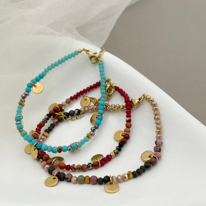 Pulsera con dijes de disco de titanio y cuentas de piedra natural de Olivenorma