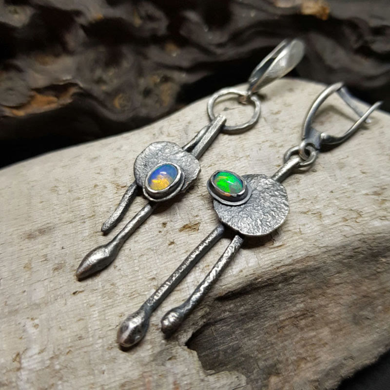 Pendientes de bruja con ópalo colorido y asimétrico de Olivenorma 
