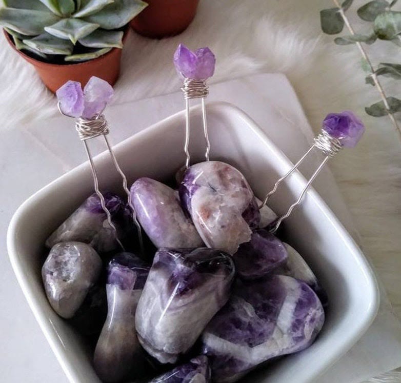 Horquilla con flor de cuarzo amatista natural de Olivenorma