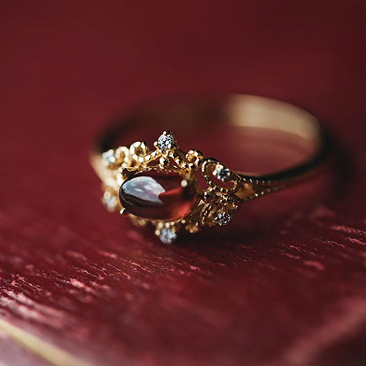 Anillo de granate natural y rosa nocturna de Olivenorma