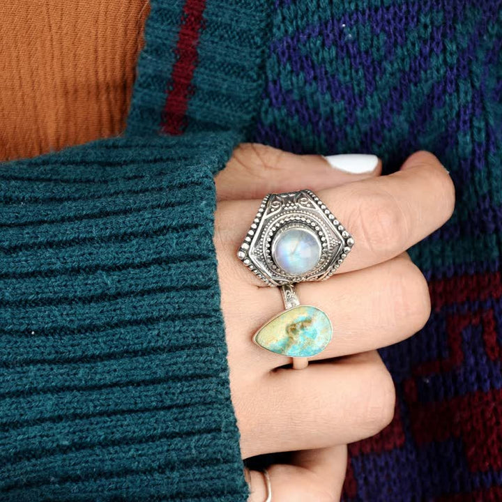 Anillo de plata con piedra lunar estilo retro bohemio