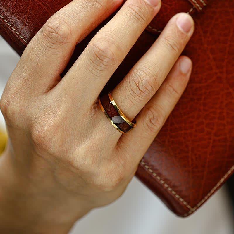 Anillo de carburo de tungsteno con concha de abulón y madera de koa de Olivenorma 