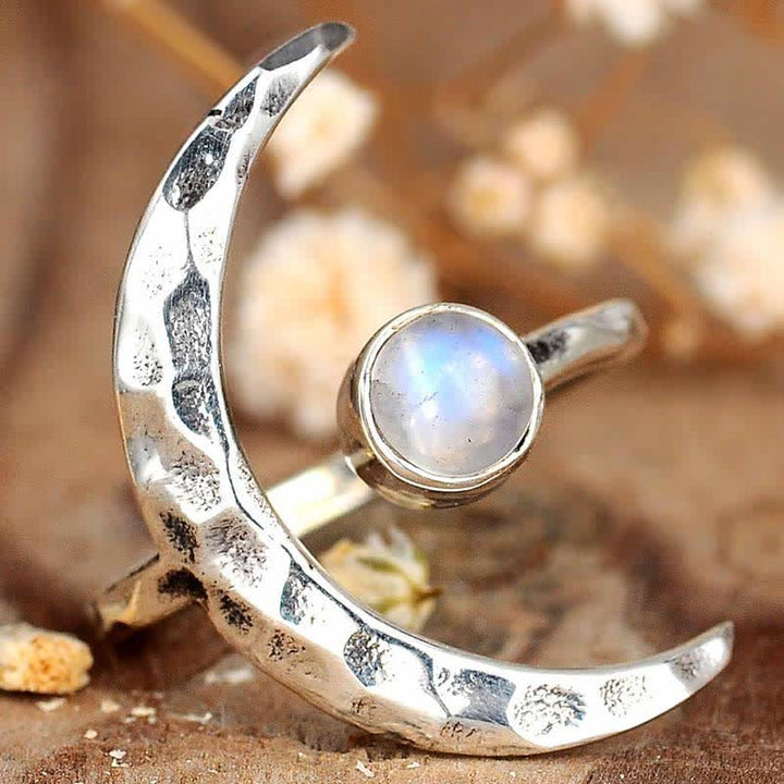 Anillo de luna creciente con piedra lunar de Olivenorma 