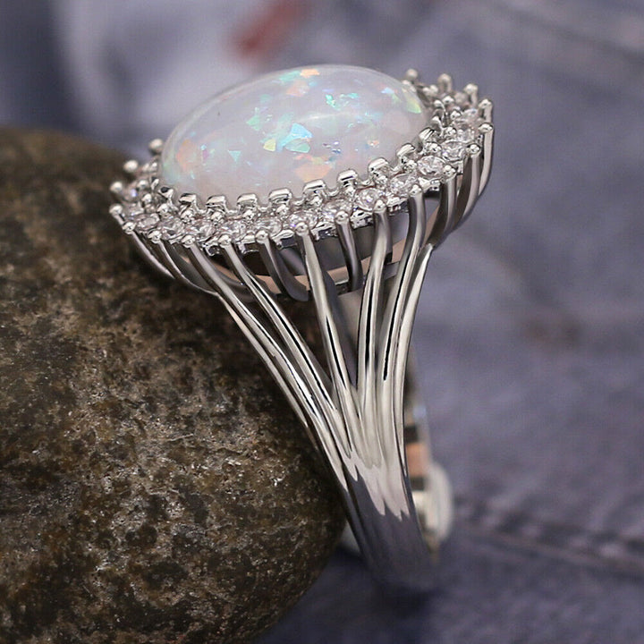 Anillo de bodas con ópalo blanco ovalado de Olivenorma