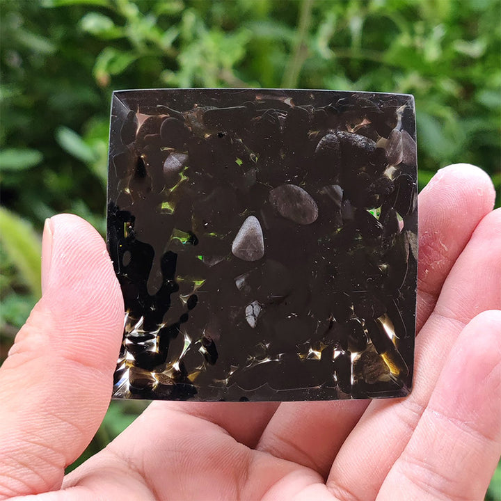 Pirámide de orgón de la suerte de obsidiana de Olivenorma con peridoto