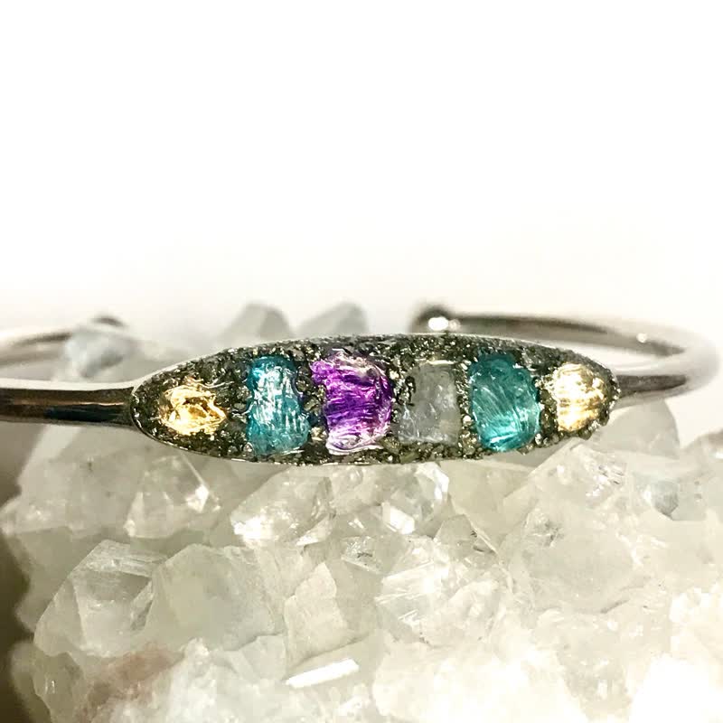 Pulsera con significado y piedra natal personalizada de Olivenorma