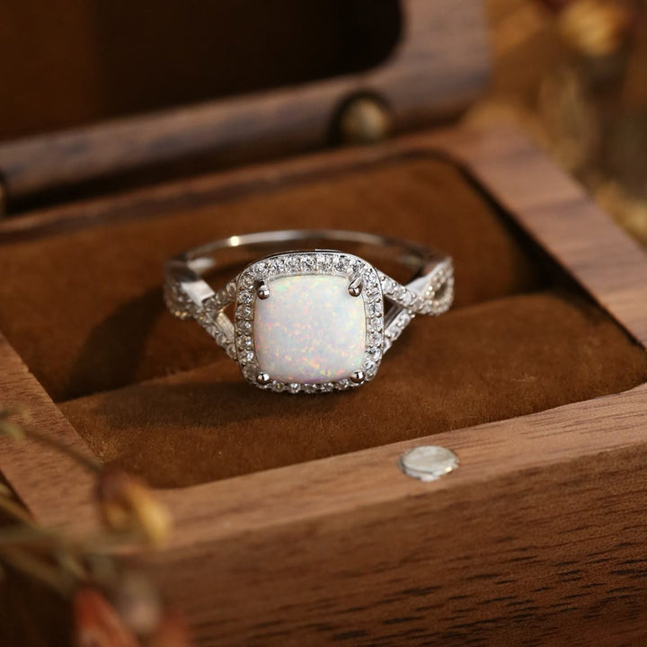 Anillo de circonita blanca con ópalo cuadrado grande de Olivenorma