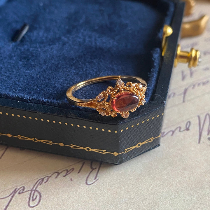 Anillo de granate natural y rosa nocturna de Olivenorma