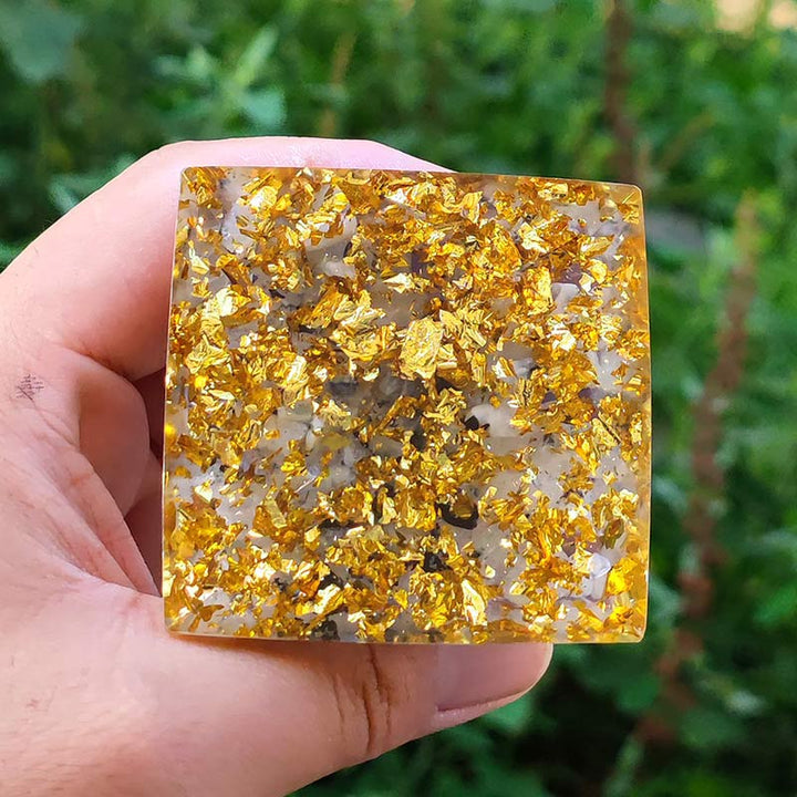Pirámide orgónica del zodíaco Leo de amatista Olivenorma con cuarzo transparente