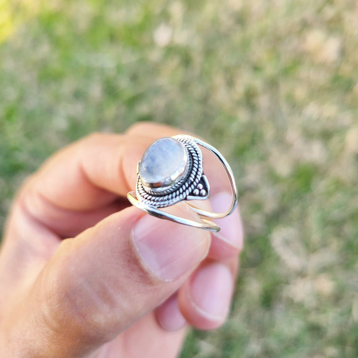Anillo de piedra lunar de Bohemia de Olivenorma