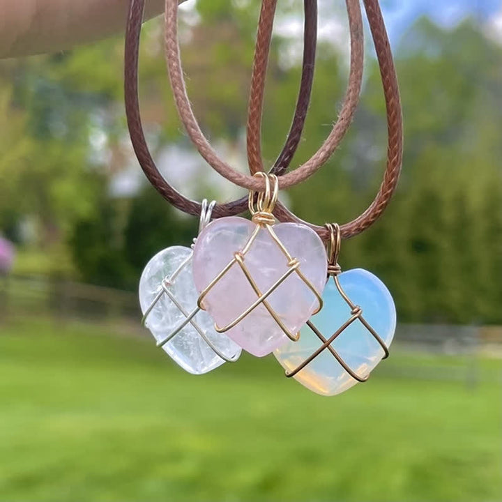 Collar de piedras preciosas de cristal natural en forma de corazón de Olivenorma