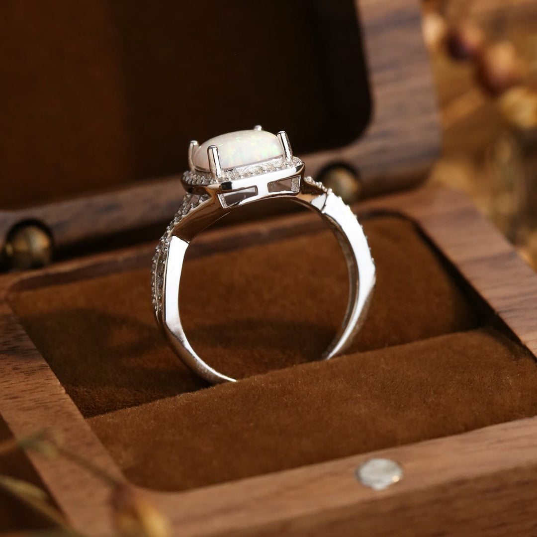 Anillo de circonita blanca con ópalo cuadrado grande de Olivenorma