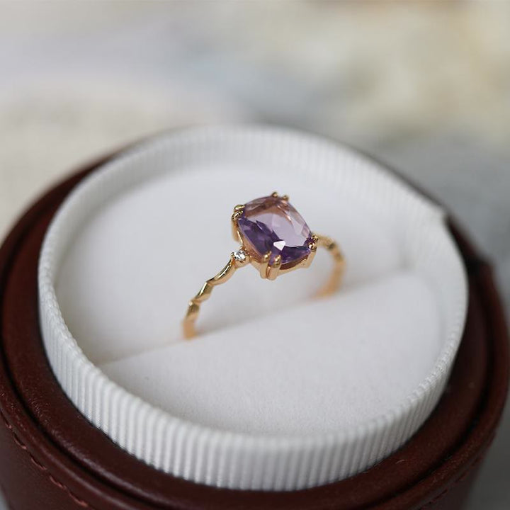 Anillo con diseño de onda de cubo de azúcar y amatista de Olivenorma 