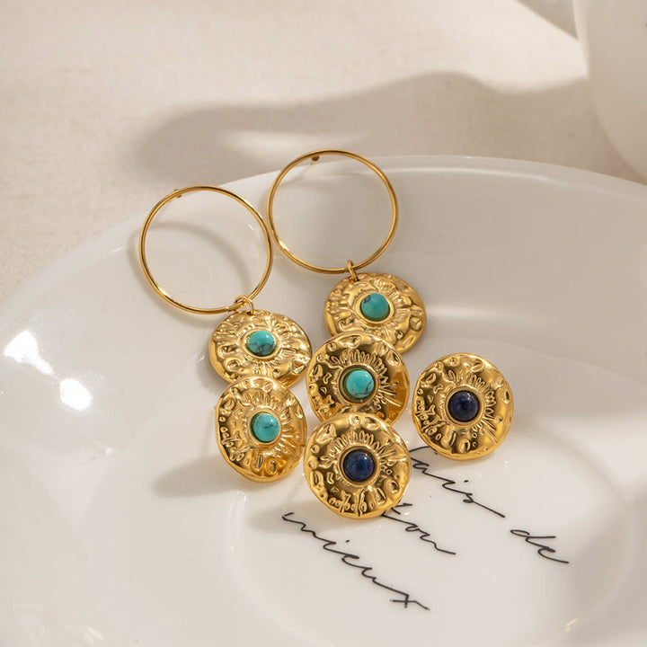 Pendientes de acero y titanio dorados con turquesa y sodalita de Olivenorma