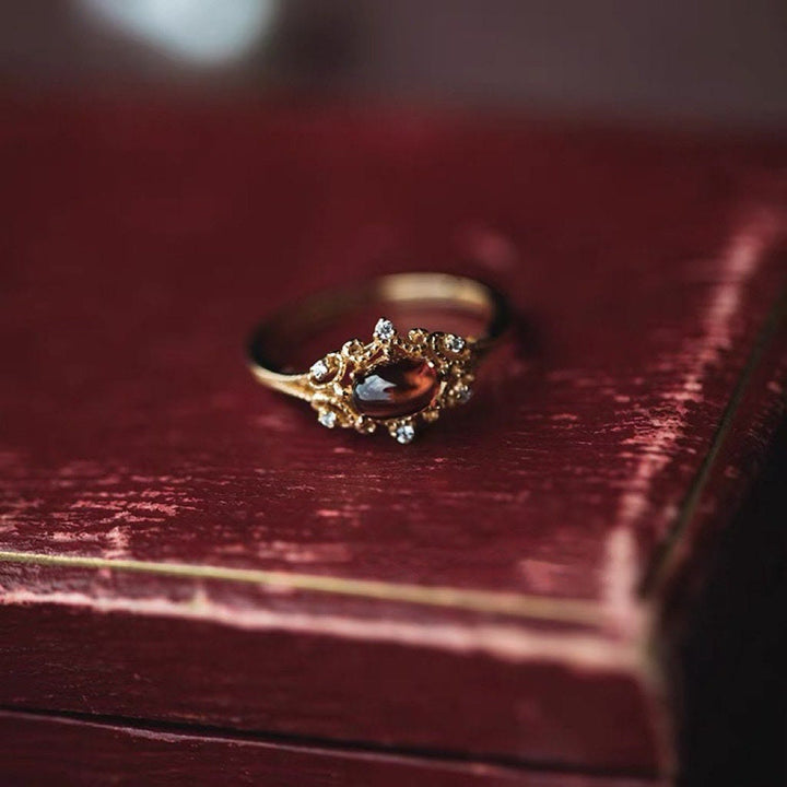 Anillo de granate natural y rosa nocturna de Olivenorma