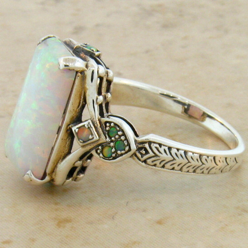 Anillo nupcial de orgón cuadrado con ópalo de Olivenorma
