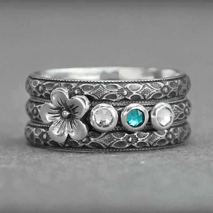 Anillo con piedras de nacimiento de flores grabado y personalizado de Olivenorma