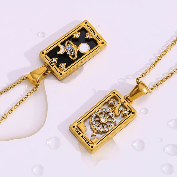 Collar con el signo del tarot "Sol, Amantes, Estrella y Luna" de Olivenorma