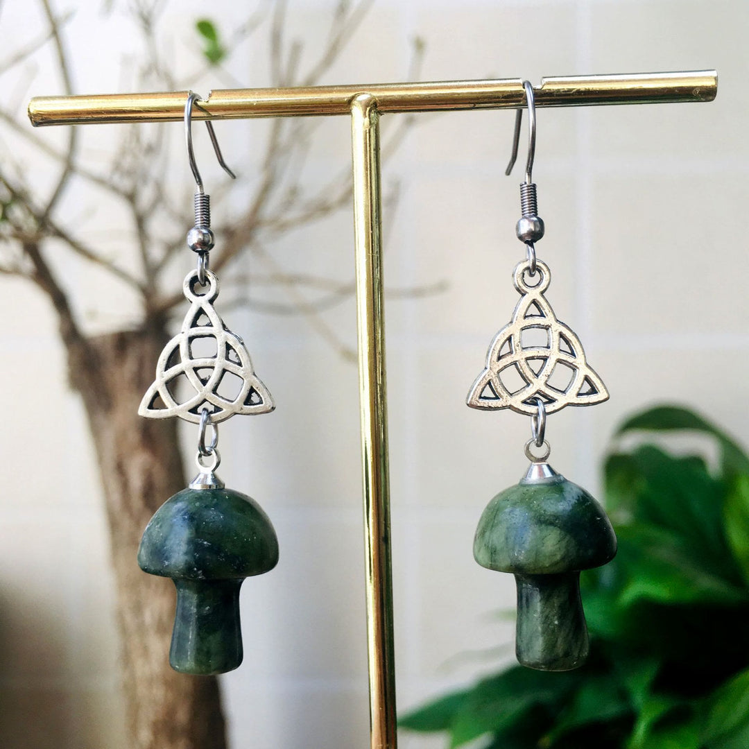 Pendientes con forma de hongo y piedra de cristal natural de Olivenorma
