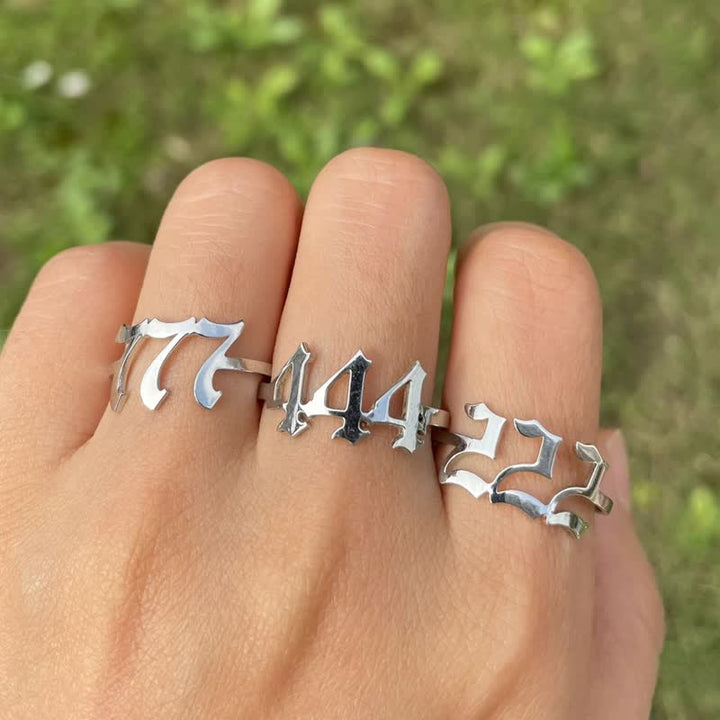 Anillo de la suerte minimalista con número angelical