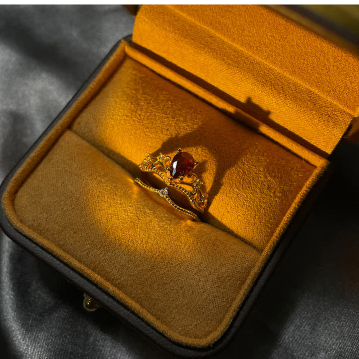 Anillo ajustable con modelado de corona de granate de Olivenorma 