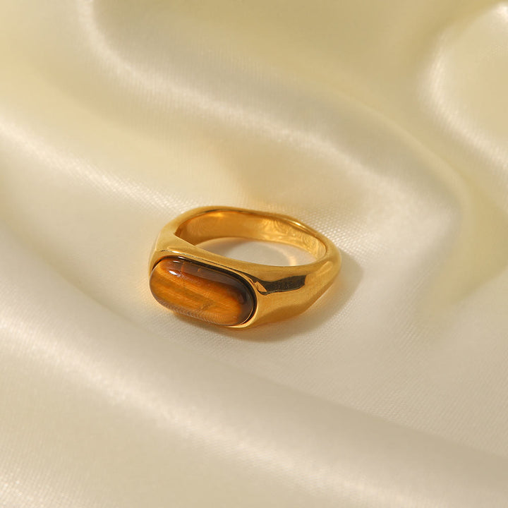 Anillo de oro con piedra natural ovalada de Olivenorma