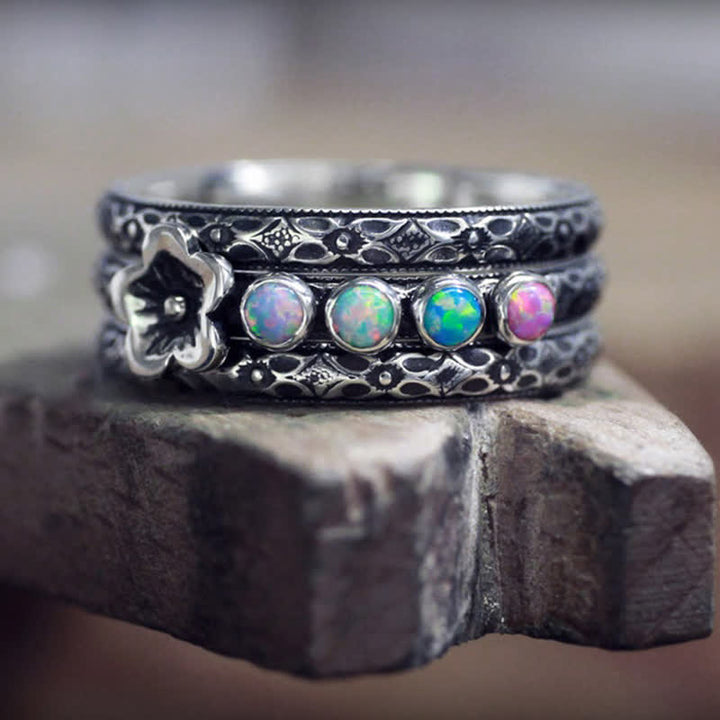 Anillo con piedras de nacimiento de flores grabado y personalizado de Olivenorma